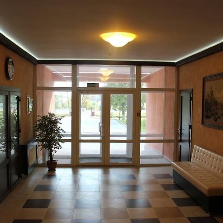 Turli Inn Maladzyechna Exterior foto